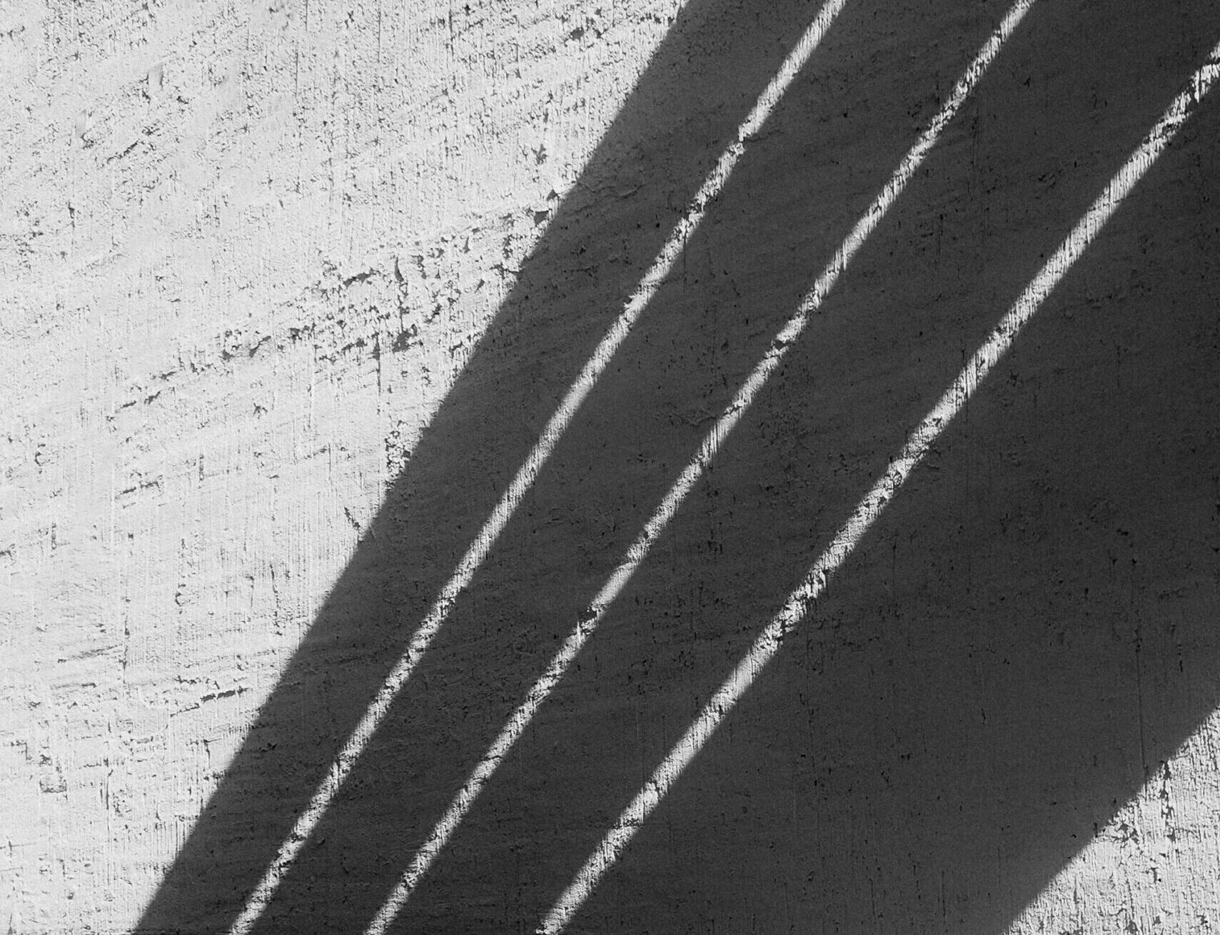 Five lines converging into a single point, representing consistent signals aligning into one stable market perception.